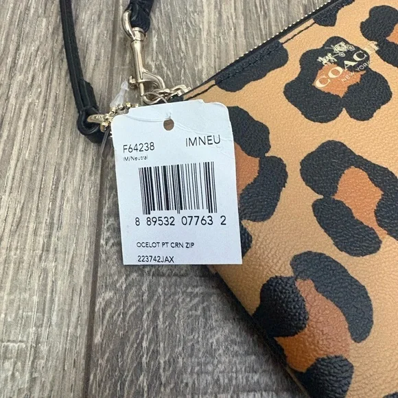 Coach wristlet / wallet in Cheetah print NWT from pet and smoke free home - Picture 5 of 15